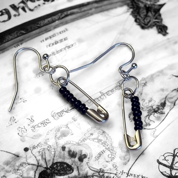 5 For $25💫Small Silver Safety Pin Punk Dangles  Earrings - Picture 5 of 5